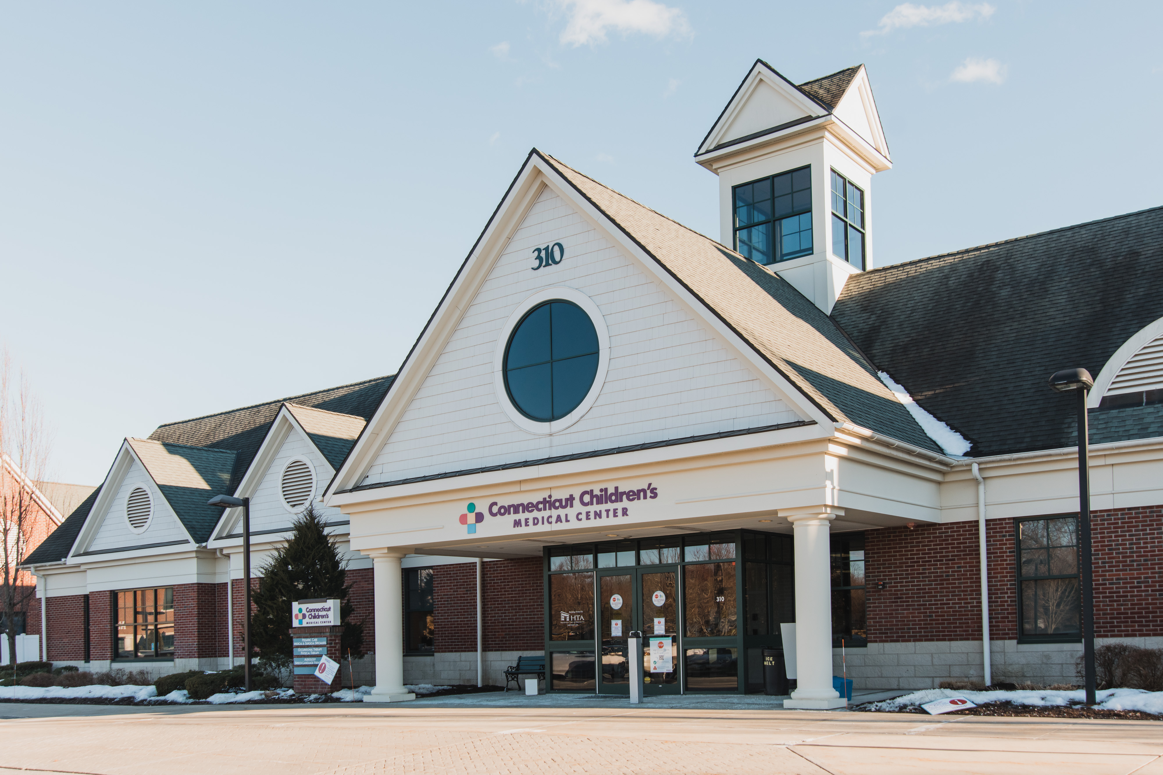 Exterior view of 310 Western Boulevard in Glastonbury