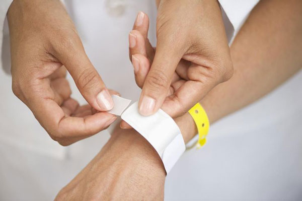 patient receiving bracelet