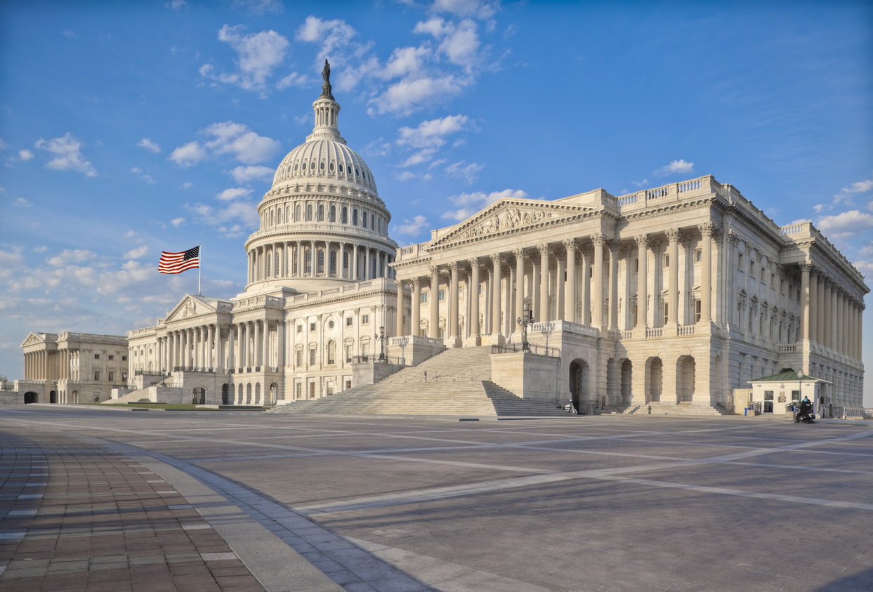 Side angle view of U.S. Capitol